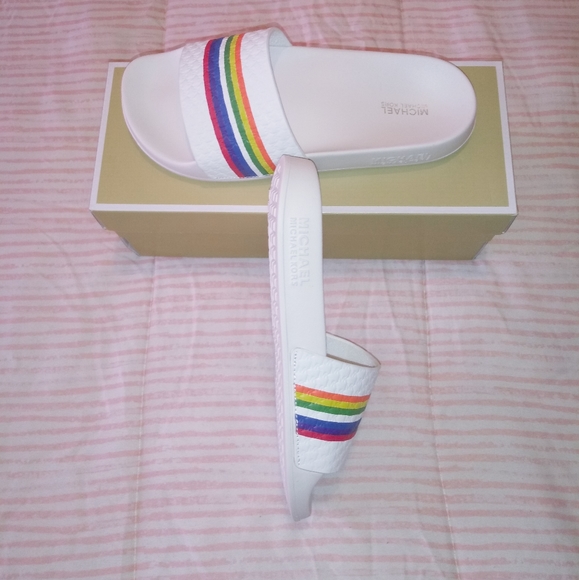 Michael Kors Gilmore Slides Sandals - Picture 9 of 11